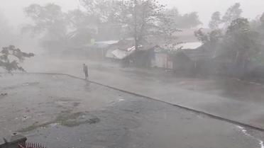Plusieurs milliers d'habitants de la ville de Sittwe, en Birmanie, ont été évacués à cause du cyclone Mocha