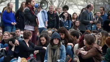 Des étudiants bloquant un bâtiment de l'université de Strasbourg pour protester contre la réforme de l'accès à l'enseignement supérieur le 10 avril 2018 [FREDERICK FLORIN / AFP]