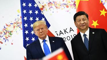 Les présidents américain Donald Trump et chinois Xi Jinping (d) lors du sommet du G20, le 29 juin 2019 à Osaka, au Japon [Brendan Smialowski / AFP/Archives]