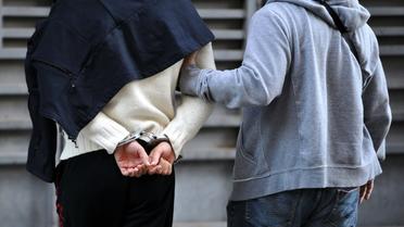 Une personne amenée le 14 octobre 2012 au Palais de justice de Marseille pour y être déférée [Gerard Julien / AFP/Archives]