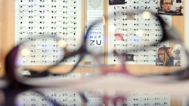 Une boutique d'opticien à Paris [Stephane de Sakutin / AFP/Archives]