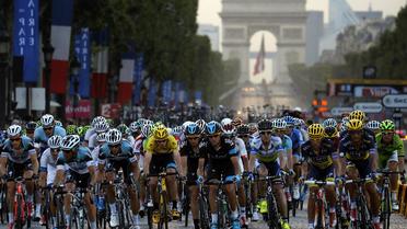 Le peloton du Tour de France sur les Champs-Elysées, le 21 juillet 2013 à Paris [Joel Saget / AFP/Archives]