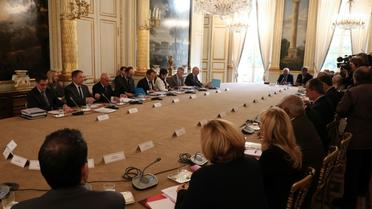 Le président Emmanuel Macron et le Premier ministre Edouard Philippe lors d'une réunion avec des élus calédoniens, le 30 octobre 2017 à l'Elysée, à Paris [LUDOVIC MARIN / POOL/AFP/Archives]