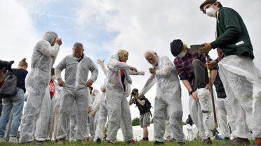 Des militants pour le climat se préparent à un entraînement, le 20 juin 2019 à Viersen (Allemagne) [INA FASSBENDER / AFP]