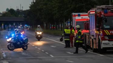 Policiers et pompiers sur les lieux d'une fusillade à Munich, le 22 juillet 2016  [STR / AFP]