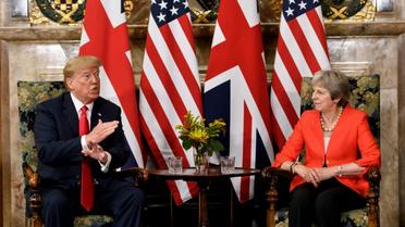 La Première ministre britannique Theresa May et le président américain Donald Trump, le 13 juillet 2018 à Ellesborough, au nord-ouest de Londres [Brendan Smialowski / AFP]