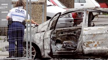 Une voiture brûlée à Amiens-Nord le 14 août 2012 [Philippe Huguen / AFP/Archives]