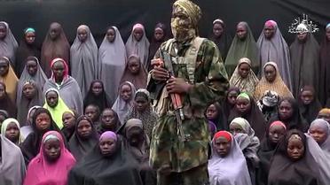 Capture d'écran d'une vidéo diffusée sur YouTube disant montrer les lycéennes enlevées à Chibok, au Nigeria [HO / AFP/Archives]