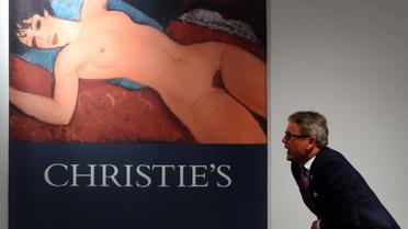Le commissaire priseur Jussi Pylkkanen mène les enchères pour le tableau de Modigliani "Nu couché" chez Christies à New York, le 9 novembre 2015 [TIMOTHY A. CLARY / AFP]