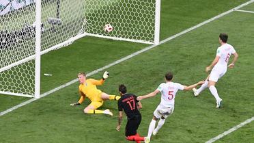 L'attaquant Mario Mandzukic inscrit le but de la victoire pour la Croatie contre l'Angleterre en prolongtaion de la demi-finale du Mondial, le 11 juillet 2018 à Moscou  [Jewel SAMAD / AFP]
