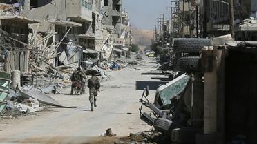 Des soldats syriens dans une rue de Homs, le 4 avril 2016 [JOSEPH EID / AFP/Archives]