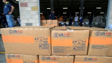 Des cartons d'aide humanitaire américaine à Cucuta (Colombie), à la frontière avec le Venezuela, le 8 février 2019 [Raul ARBOLEDA / AFP]