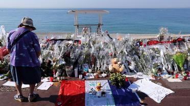 Archive du 19 juillet 2016 d'un mémorial de fortune en hommage aux victimes de l'attentat du 14 juillet 2016 à Nice [Valery HACHE / AFP/Archives]