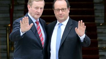 Le Premier irlandais Enda Kenny (g) accueille  François Hollande à Dublin le 21 juillet 2016  [PAUL FAITH / AFP]