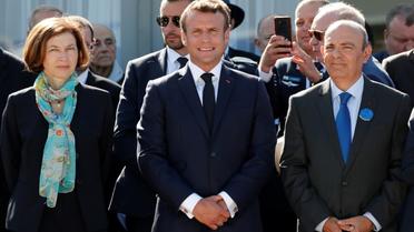 Le président Emmanuel Macron, en compagnie de la ministre des Armées Florence Parly et du patron de Dassault Aviation Eric Trappier, au salon du Bourget le 17 juin 2019  [BENOIT TESSIER / POOL/AFP]