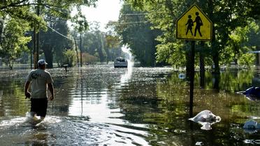 Une rue inondée de Gonzales, en Louisiane, le 16 août 2016 [Brendan Smialowski / AFP]