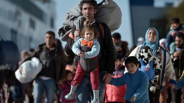 Des milliers de migrants et de réfugiés débarquent au port du Pirée, à Athènes, le 1er février 2016, en provenance des îles de Lesbos et Chios [LOUISA GOULIAMAKI / AFP/Archives]