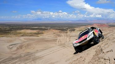 La Peugeot du Français Sébastien Loeb lors de la 4e étape du Dakar, entre San Salvador de Jujuy en Argentine et Tupiza en Bolivie, le 5 janver 2017 [FRANCK FIFE / AFP]