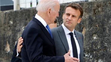 Les présidents américain et français Joe Biden et Emmanuel Macron lors du G7 à Carbis Bay, le 11 juin 2021 [Ludovic MARIN / AFP/Archives]