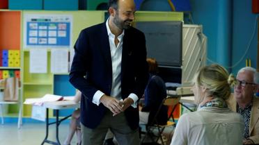 Le Premier ministre Edouard Philippe s'apprête à voter au premier tour des législatives, le 11 juin 2017 au Havre [CHARLY TRIBALLEAU / AFP]