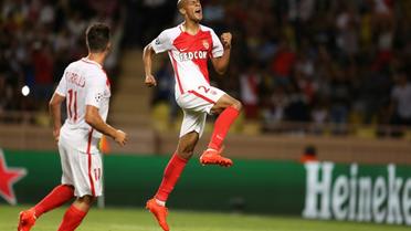 Le défenseur brésilien de Monaco Fabinho fête son penalty réussi face à Villarreal, le 23 août 2016 à Louis-II [VALERY HACHE / AFP]