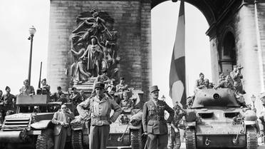 Le général Leclerc et ses troupes de la 2ème DB, le 26 août 1944 sur  sur les Champs-Elysées, après la libération de Paris [Georges Melamed / AFP/Archives]
