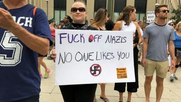 Des manifestants contre des sympathisants néonazis, le 12 août 2018 à Washington [Daniel SLIM / AFP]