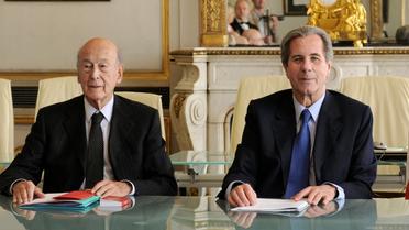 Le président du Conseil constitutionnel Jean-Louis Debré (d) et l'ex-président français Valéry Giscard d'Estaing le 20 mai 2010 au conseil à Paris [BERTRAND GUAY / AFP/Archives]