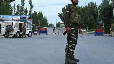 Un barrage des forces de sécurité indiennes à Srinagar le 12 août 2019 [Tauseef MUSTAFA / AFP]
