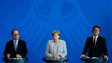 Le président François Hollande, la chancelière allemande Angela Merkel et le Premier ministre italien Matteo Renzi à Berlin, le 27 juin 2017 [John MACDOUGALL / AFP]