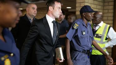 Oscar Pistorius arrive à la Haute Cour de Pretoria le 8 décembre 2015 [GIANLUIGI GUERCIA / AFP]
