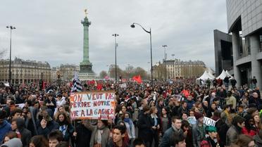 Des manifestants opposés à la loi travail le 9 avril 2016 place de la Bastille à Paris [MIGUEL MEDINA / AFP/Archives]