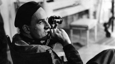 Le cinéaste suédois Ingmar Bergman lors d'un tournage au début des années 1960 [Bonniers HYLEN / SCANPIX SWEDEN/AFP/Archives]