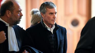 L'ex-ministre du Budget Jérôme Cahuzac et son avocat Eric Dupond-Moretti au Palais de Justice de Paris le 12 février 2018 [Eric FEFERBERG / AFP/Archives]