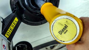 La taxation du gazole augmentera d'un centime par litre en 2016 puis en 2017 et celle de l'essence sera réduite du même montant sur la même période [Philippe Huguen / AFP/Archives]
