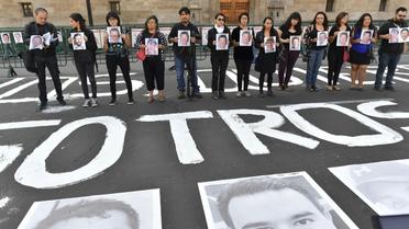 Des journalistes manifestent contre les violences et les meurtres au Mexique, le 1er juin 2018 devant le Palais national à Mexico [Yuri CORTEZ / AFP/Archives]