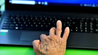 Plus d'un quart des seniors de plus de 60 ans n'utilisent jamais internet, affirme une étude  [GEORGES GOBET / AFP/Archives]