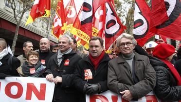 Les dirigeants de FO, Jean-Claude Mailly (2ème en partant de la droite), et de la CGT, Thierry Lepaon (4ème), à une manifestation le 26 novembre 2013 à Paris [Thomas Samson / AFP/Archives]