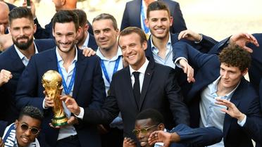 Emmanuel Macron accueille les Bleus à l'Elysée, le 16 juillet 2018 [Lionel BONAVENTURE / AFP]