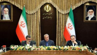 Behrouz Kamalvandi, porte-parole de l'Organisation iranienne de l'énergie atomique (gauche), le porte-parole du gouvernement iranien Ali Rabiei et le vice-ministre des Affaires étrangères iranien Abbas Araghchi, lors d'une conférence de presse à Téhéran, le 7 juillet 2019 [HAMED MALEKPOUR / TASNIM NEWS/AFP]
