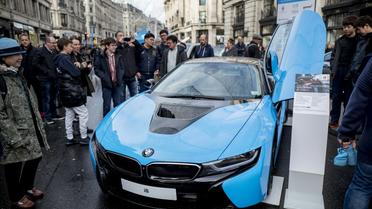 Une BMW hybride présentée au Regent Street Motor Show à Londres, le 4 novembre 2017 [TOLGA AKMEN / AFP]
