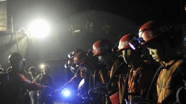 Des secouristes après une intervention dans la mine de Panzhihua en Chine, le 31 août 2012 [ / AFP/Archives]