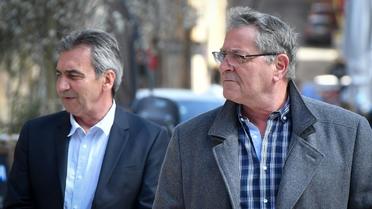 Le co-pilote Bruno Odos (g) et le pilote Jean Fauret arrivent à la Cour d'assises d'Aix-en-Provence, le 19 amrs 2019 [GERARD JULIEN / AFP/Archives]