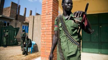 Un membre de la SPLA-IO (Armée d'opposition de libération du peuple soudanais) le 25 avril 2016 à Juba [Albert Gonzalez Farran / AFP]