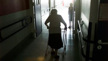 Après avoir légalisé l'euthanasie il y a près de quinze ans, les Pays-Bas envisagent désormais d'autoriser l'aide au suicide pour les personnes âgées qui ont le sentiment d'avoir "accompli" leur vie, même si elles ne sont pas malades [FRED DUFOUR / AFP/Archives]