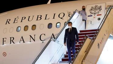 Arrivée du président Emmanuel Macron à l'aéroport de Beyrouth, le 31 août 2020 [GONZALO FUENTES / POOL/AFP]