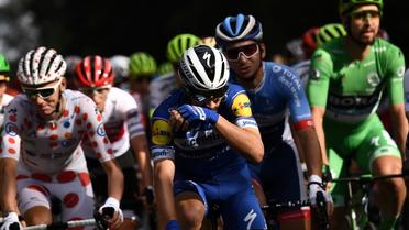 Les coureurs du Tour de France lors de la dernière étape le 28 juillet 2019 [Marco Bertorello / AFP]