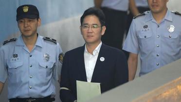 L'héritier de Samsung Lee Jae-yong arrive au tribunal de Séoul le 25 août 2017 [Chung Sung-Jun / POOL/AFP]