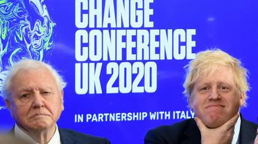 Le Premier ministre britannique Boris Johnson avec le naturaliste et présentateur David Attenborough, lors d'un événement de présentation de la COP26, le 4 février 2020, qui devait se dérouler cet automne en Ecosse mais qui se tiendra finalement... [Jeremy Selwyn / POOL/AFP/Archives]