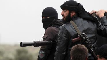 Des jihadistes combattent les forces du régime syrien, le 4 avril 2013 à Aziza, au sud d'Alep [Guillaume Briquet / Guillaume Briquet/AFP]